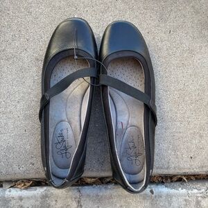 Life Stride Black Mary Jane Ballet Flats with Elastic Strap